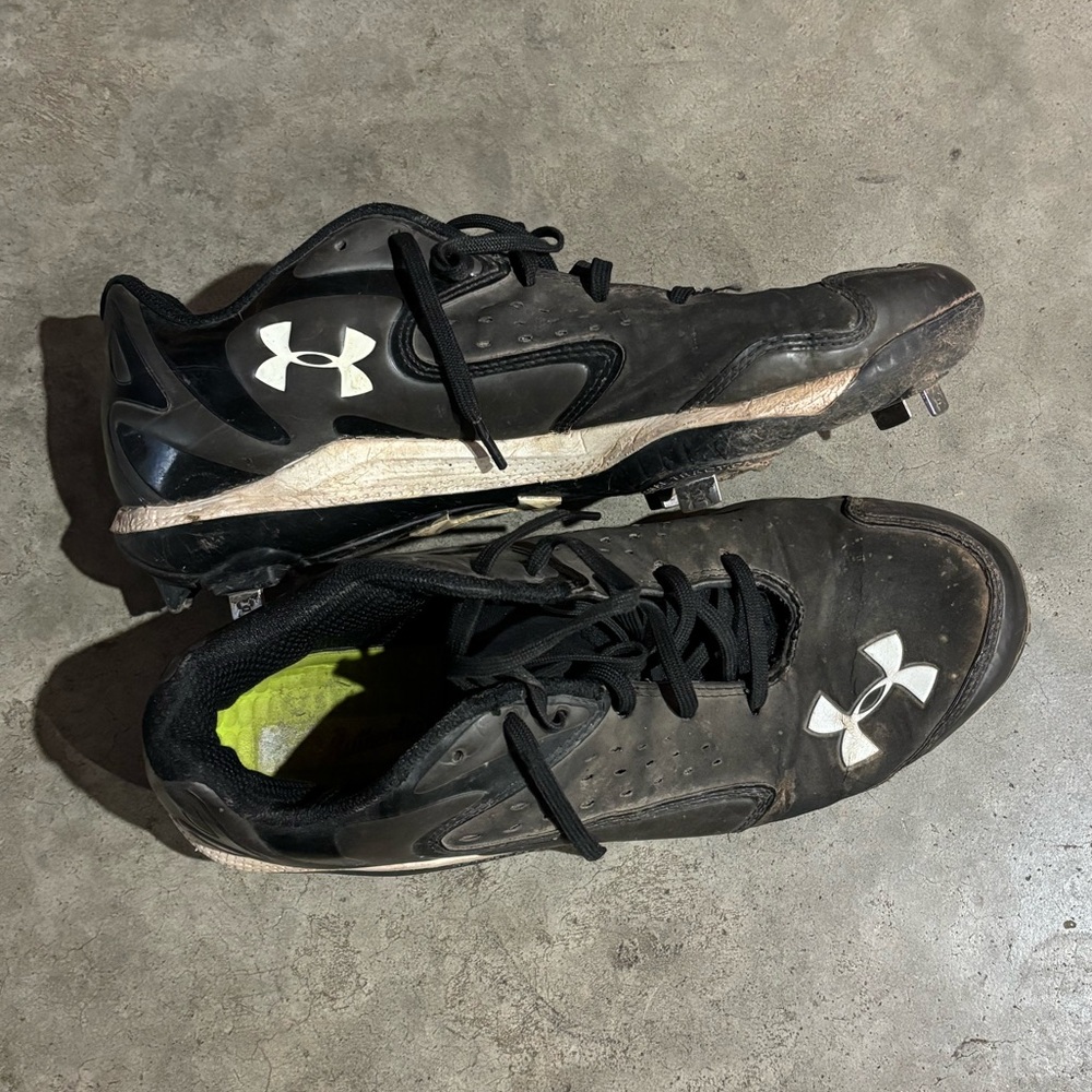 Under Armour Metal Baseball Cleats Size 9